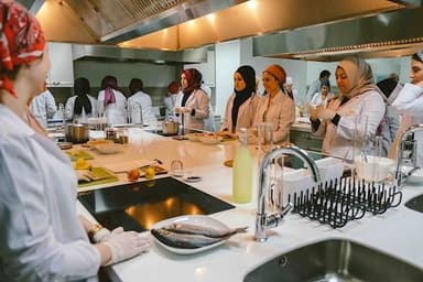 Biruni University Programs - Ranking & Tuition Fees جامعة البيروني في اسطنبول - رسوم التخصصات  - ترتيب الجامعة- chemistry lab   22.jpg