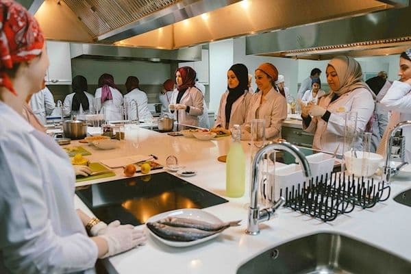 Biruni University Programs - Ranking & Tuition Fees جامعة البيروني في اسطنبول - رسوم التخصصات  - ترتيب الجامعة- chemistry lab   22.jpg